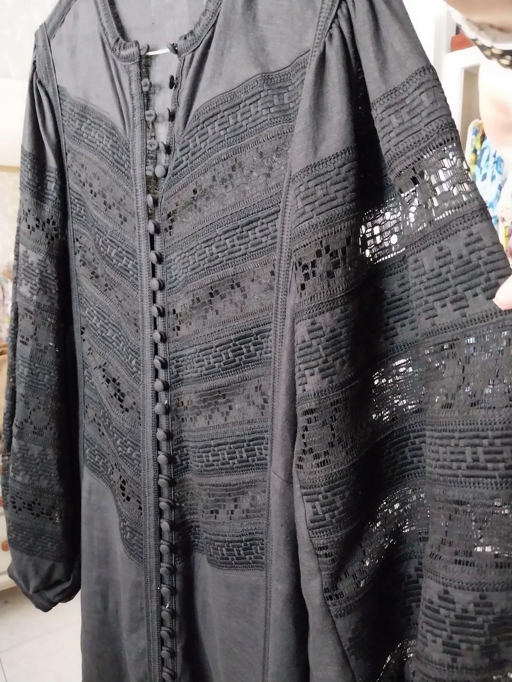 Black dress. Bordado