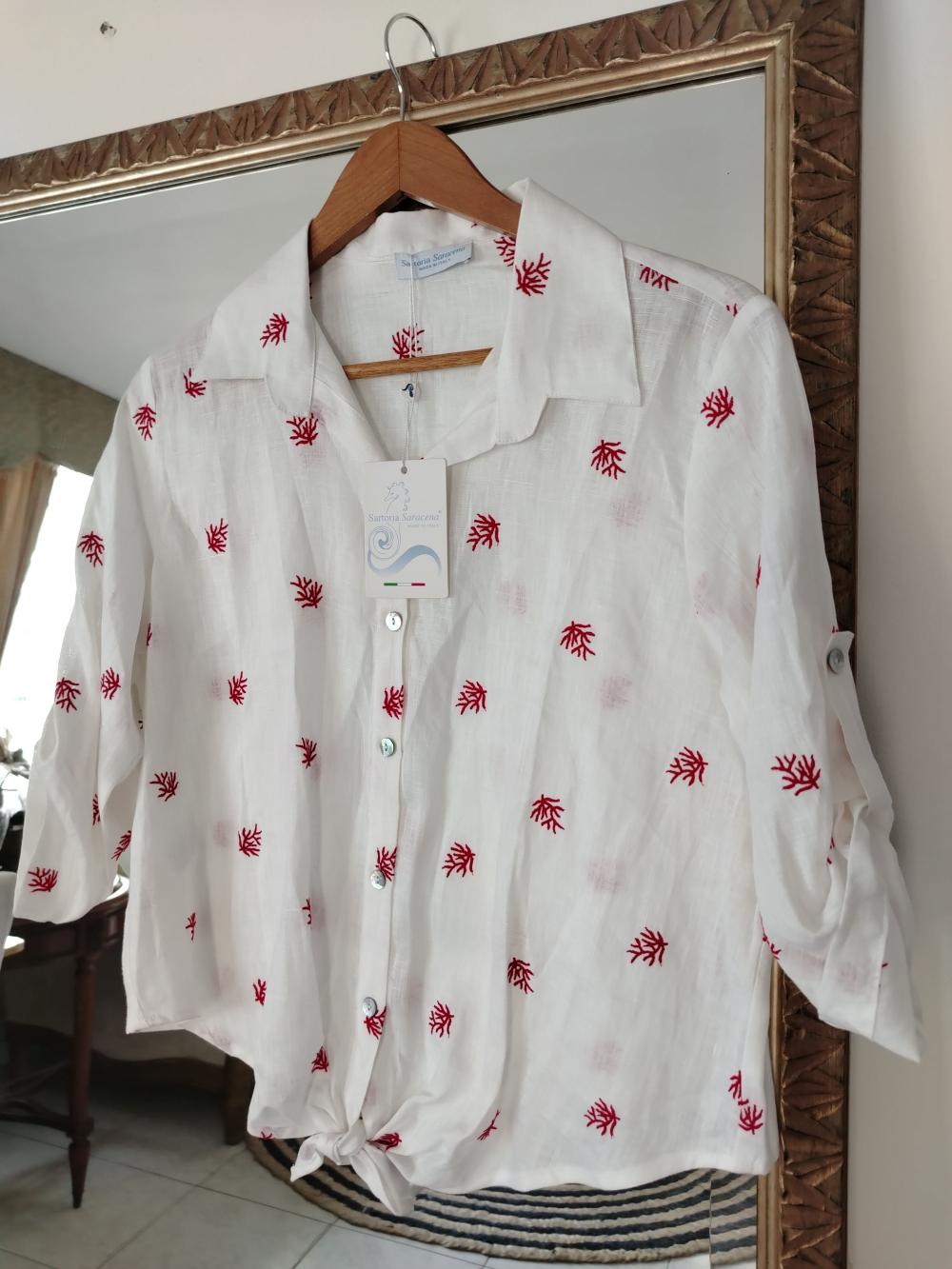 Camisa bordada de mujer