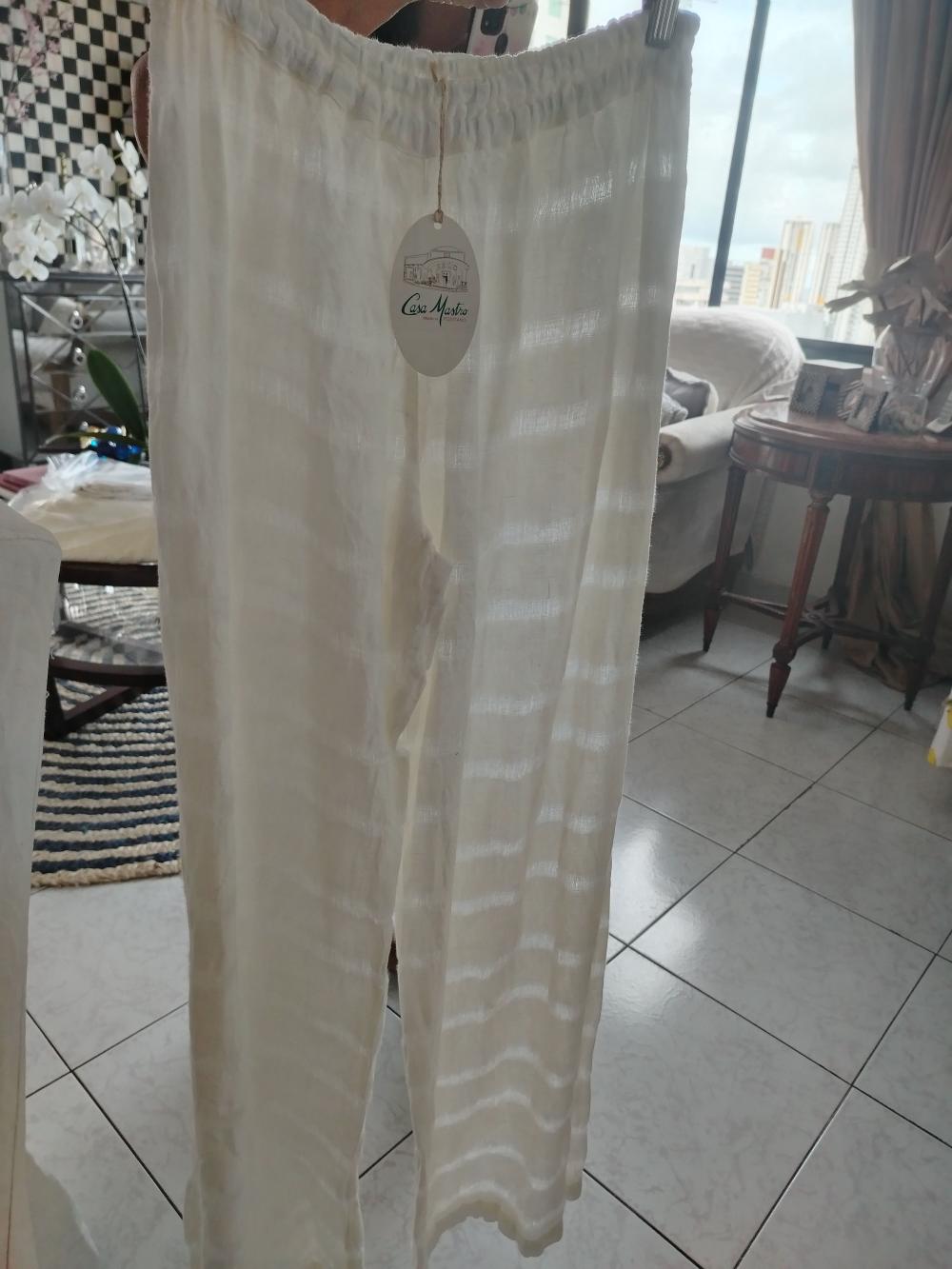 Pantalon en lino calado. 