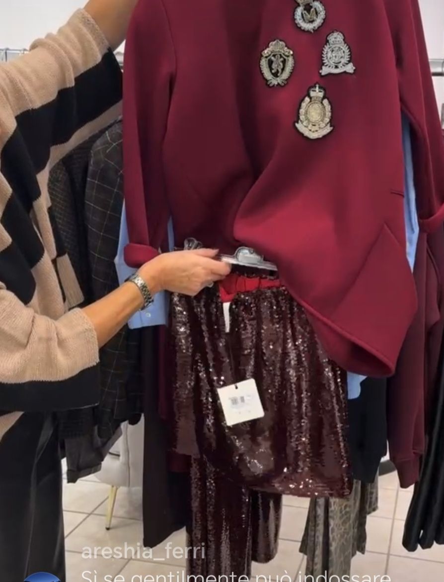 Short en lentejuelas burgundy