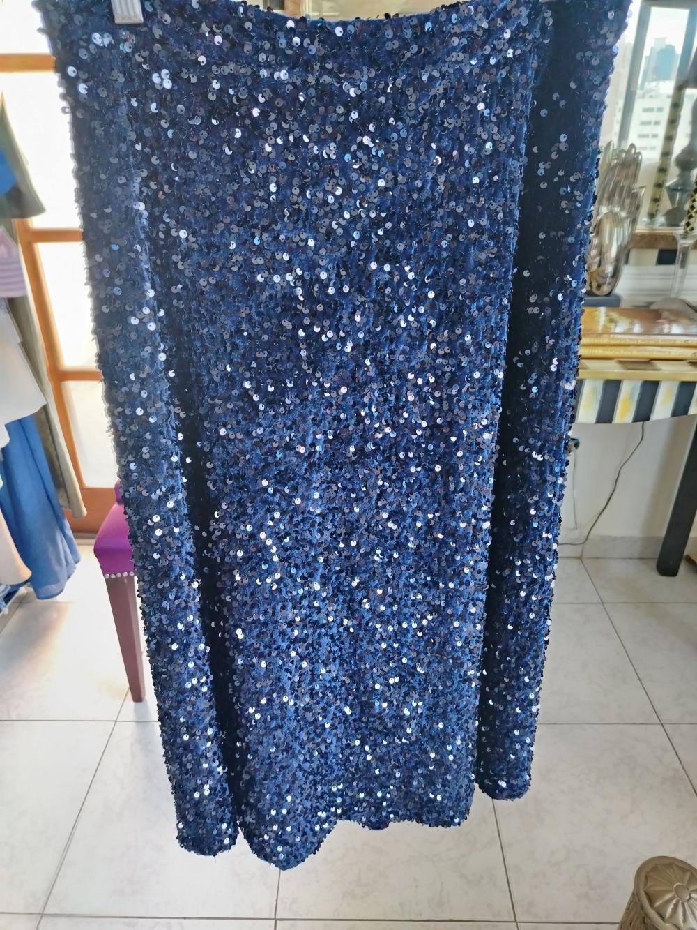 Falda azul en lentejuelas