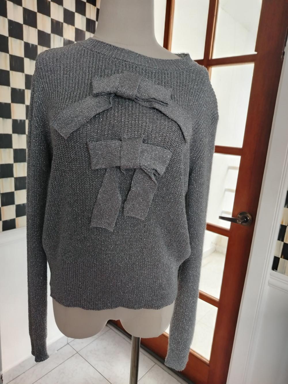 Sweter plateado