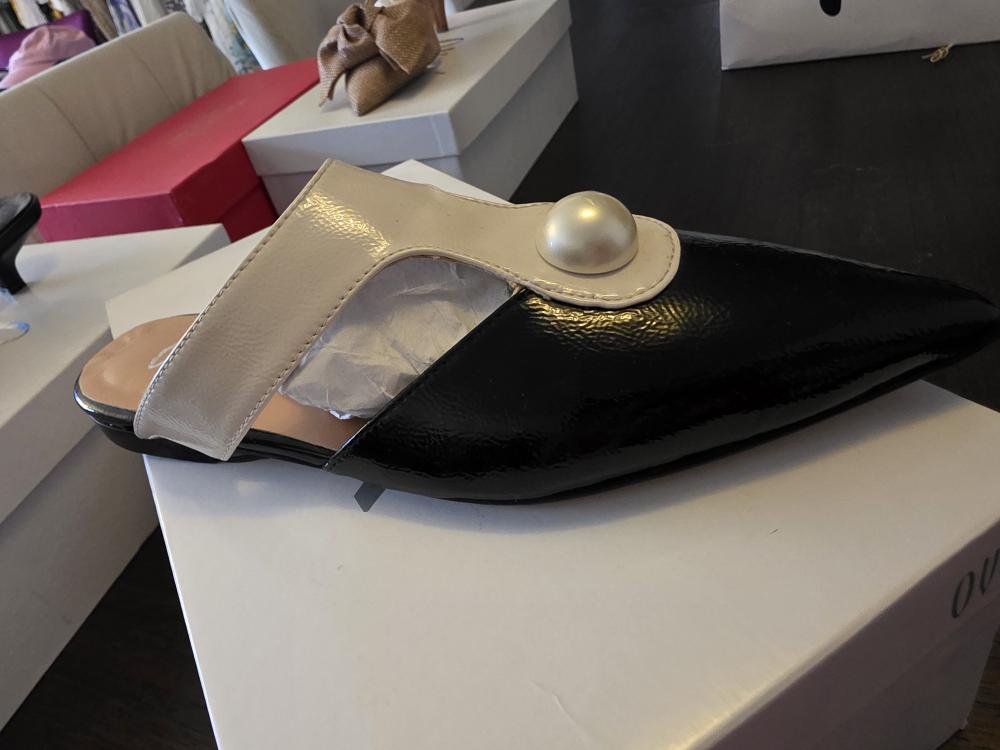 Mules crema con negro