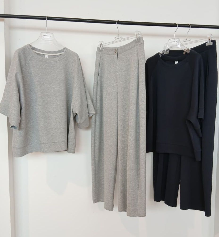 Set de jogger gris.