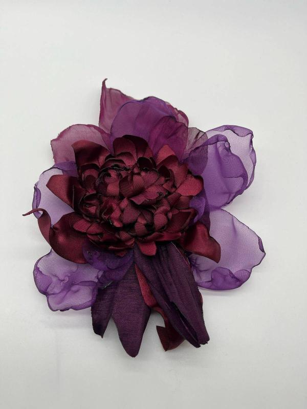 Broche en Seda y Organza.