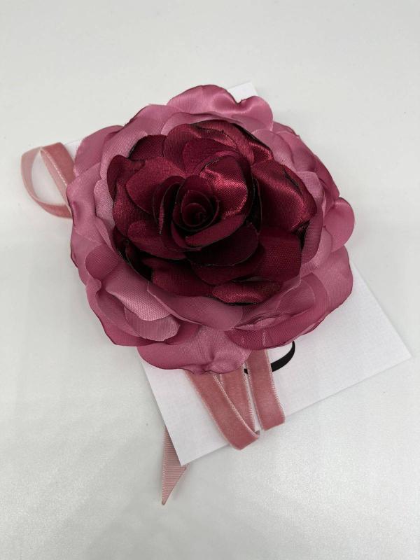Choker en flor en seda rosa viejo y rojo burgundy en cinta terciopelo rosa viejo