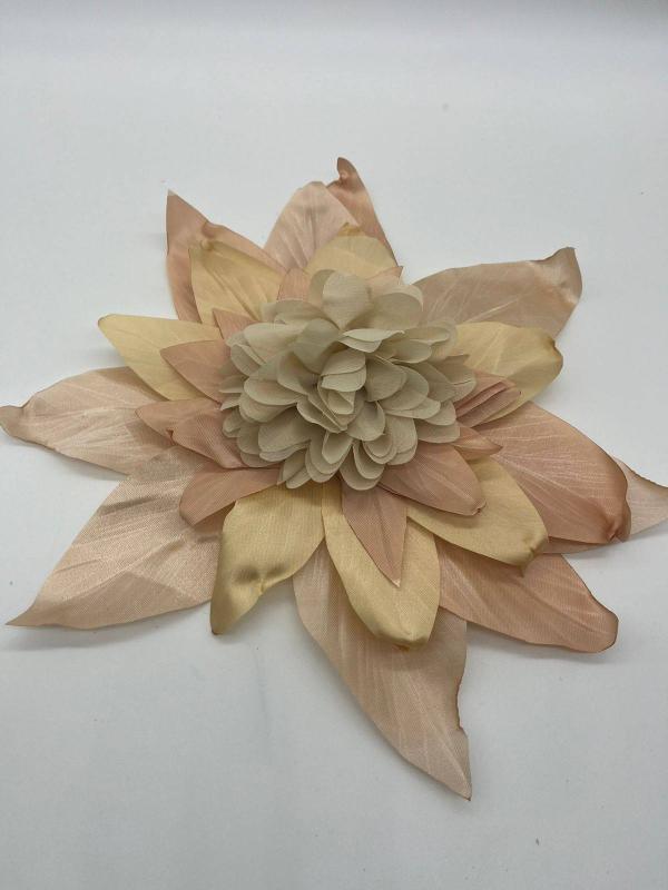 Flor en broche