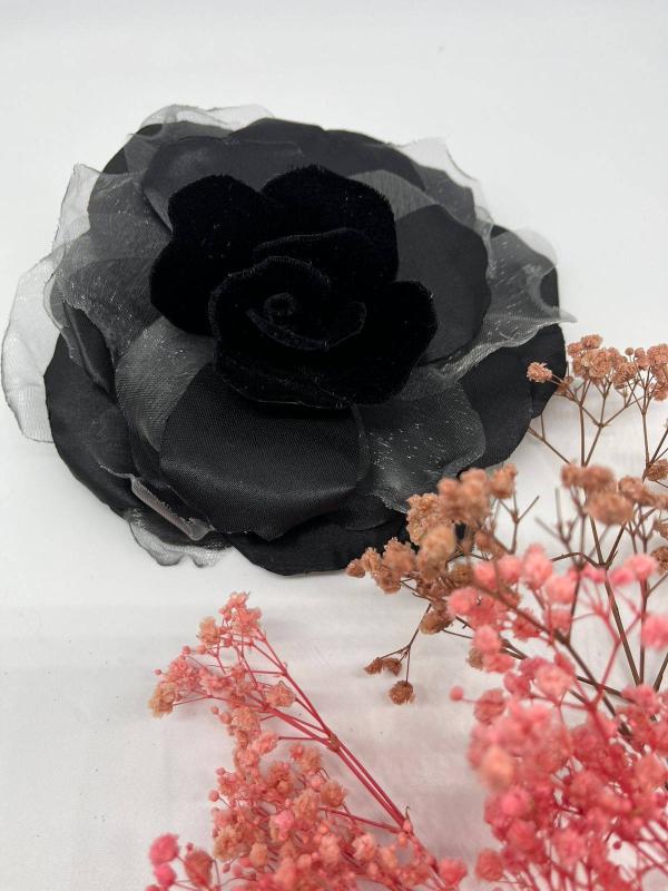 Flor en broche