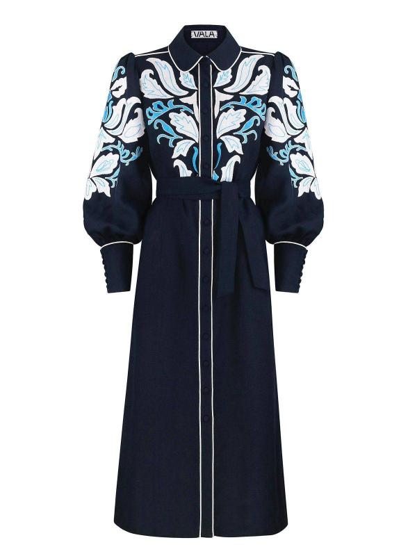 Traje azul en lino bordado