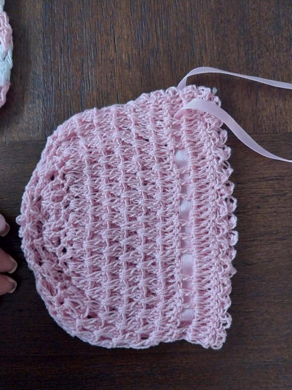 Gorrita para babé recién nacida.