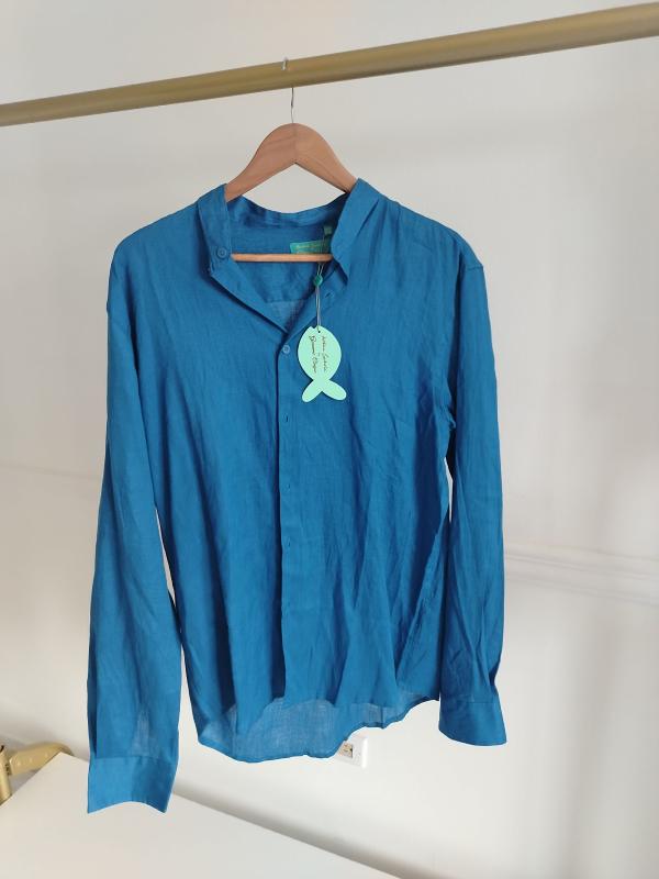 Camisa azul para hombre